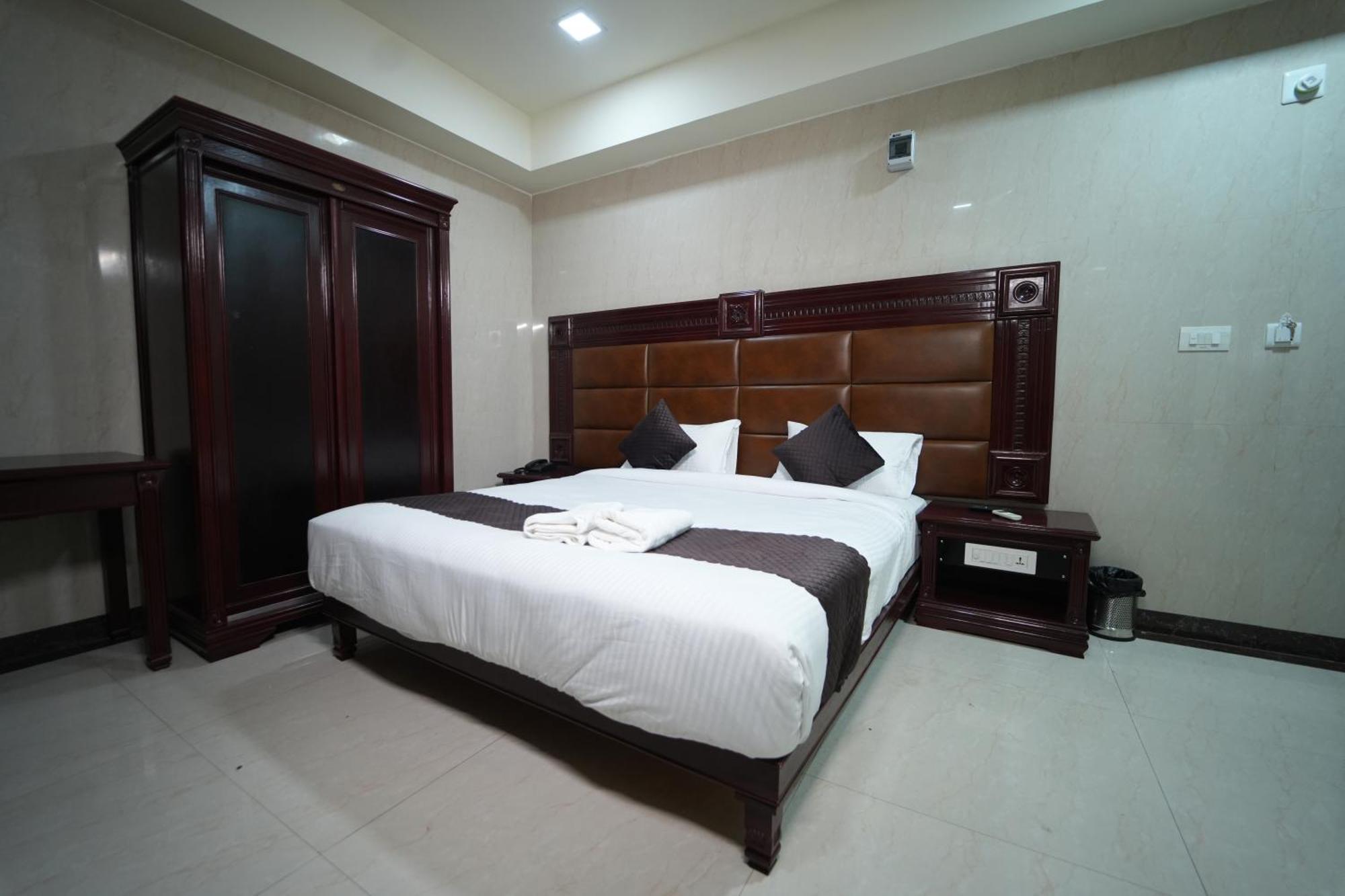 Mazus Urban Express Hotell Mysore Eksteriør bilde