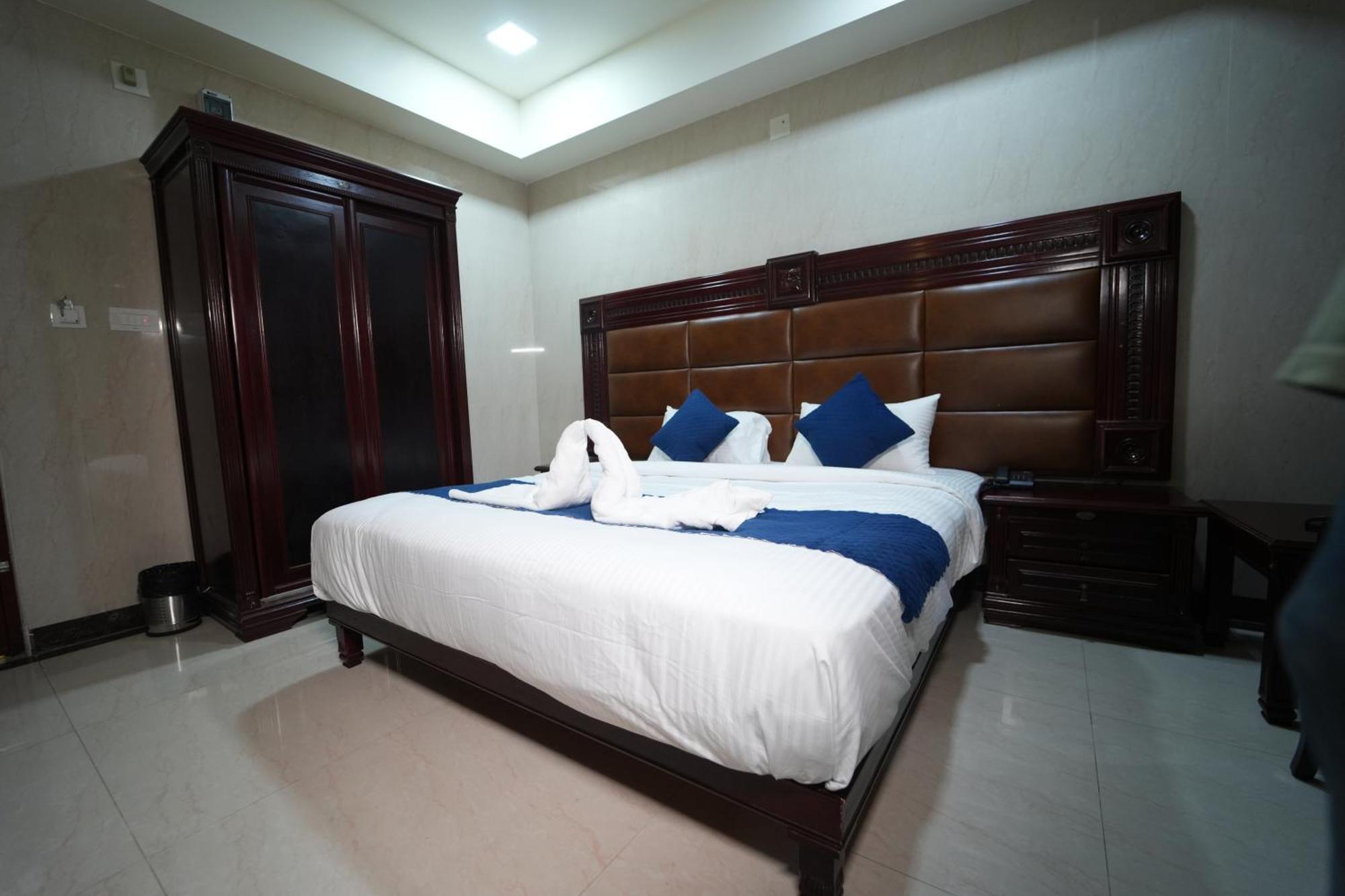 Mazus Urban Express Hotell Mysore Eksteriør bilde