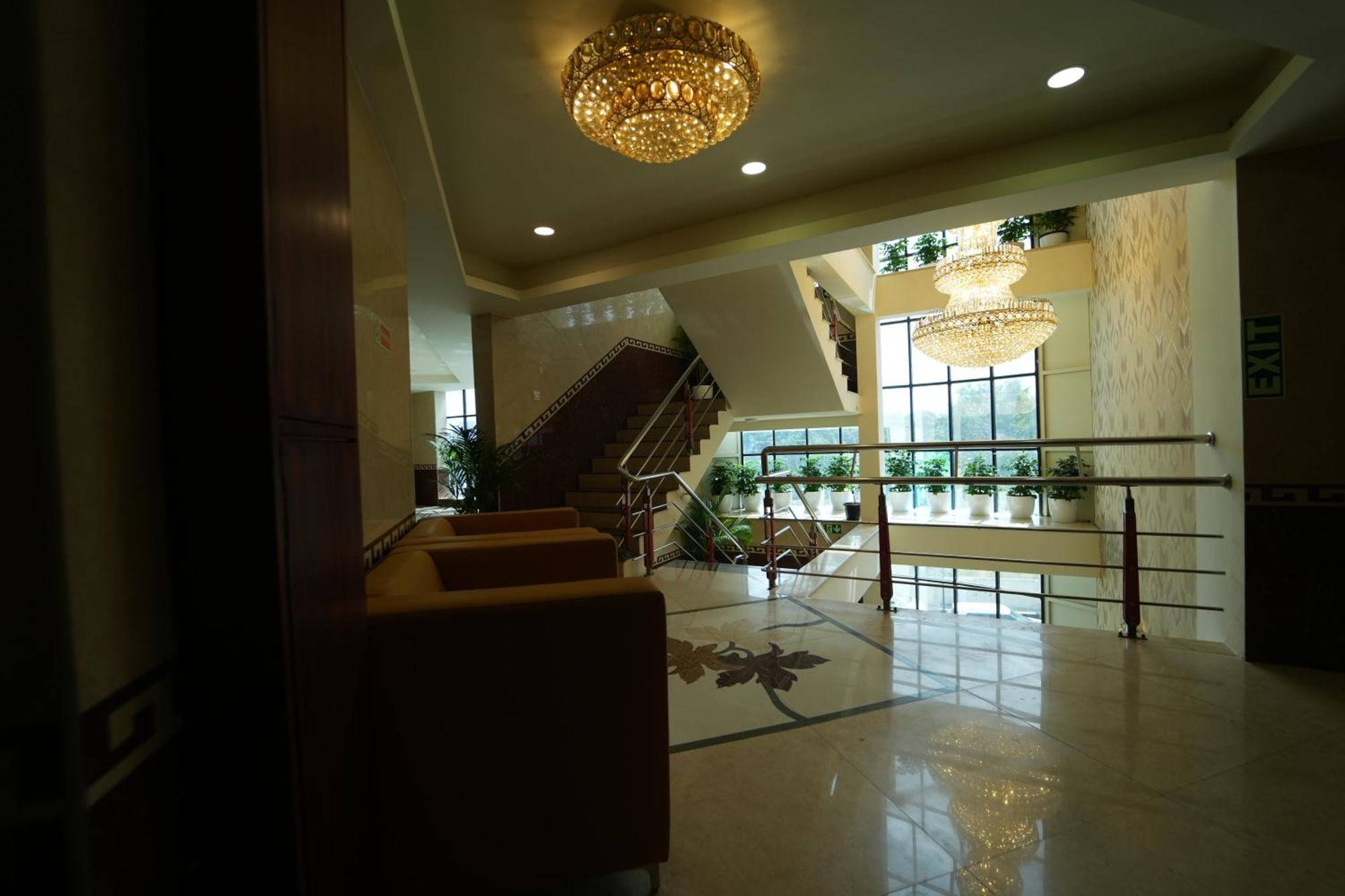 Mazus Urban Express Hotell Mysore Eksteriør bilde